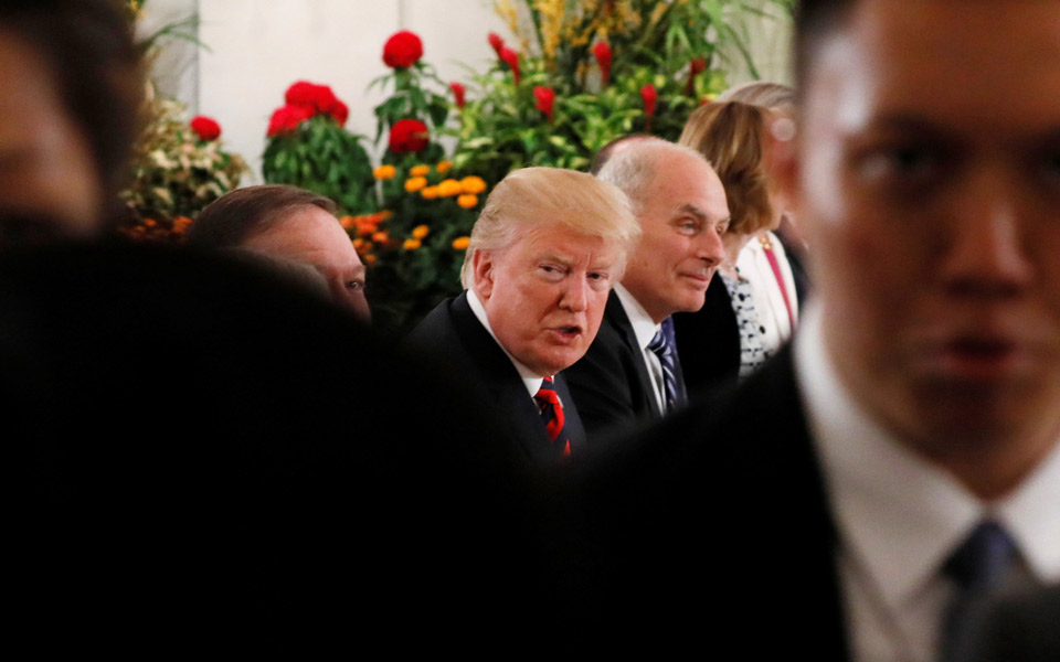 τηλεφωνική-συνομιλία-μουν-τζε-ιν-τρα-2255392