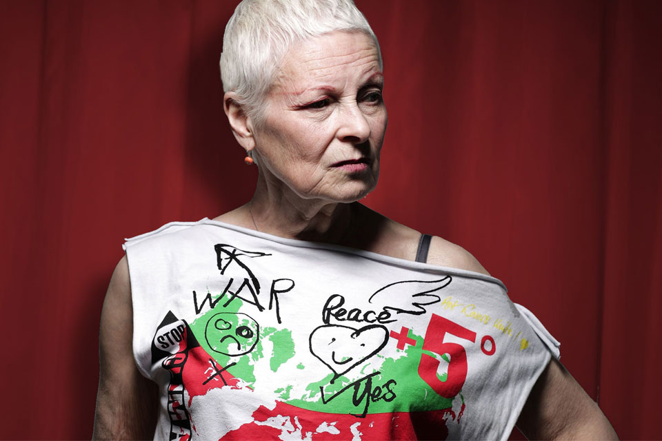 h-επαναστάτρια-vivienne-westwood-ταράζει-τα-νερά-με-2256005