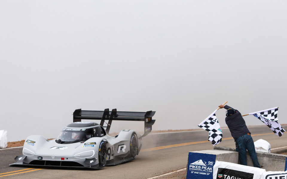 h-vw-έγραψε-ιστορία-σπάζοντας-ρεκόρ-στο-pikes-pea-2258617