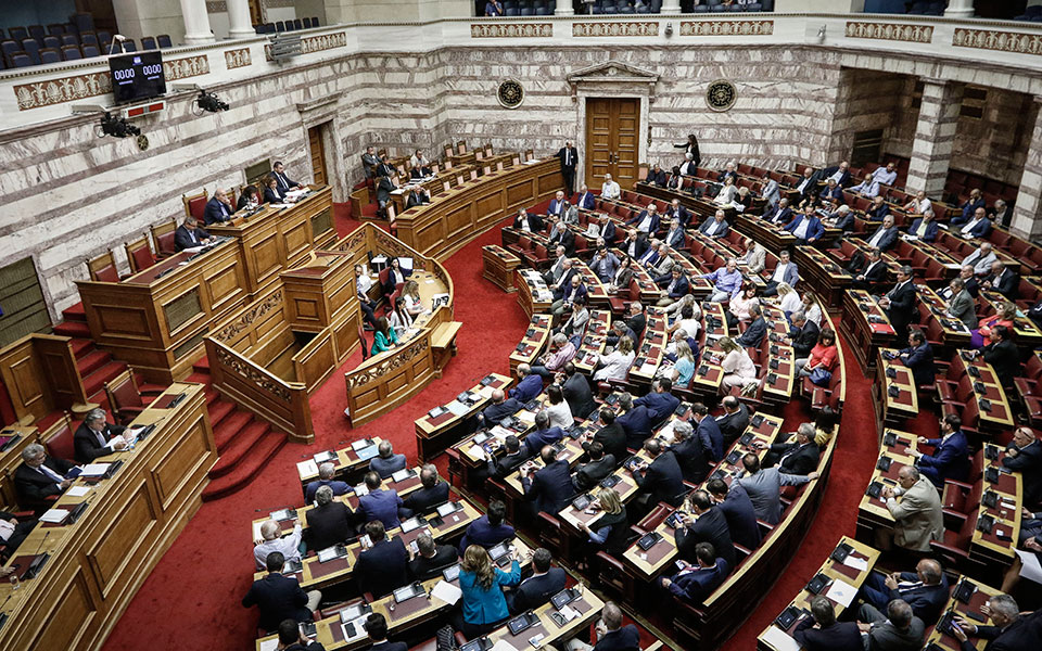 υπογραφή-συμφωνίας-αλλά-με-το-βλέμμα-σ-2256562