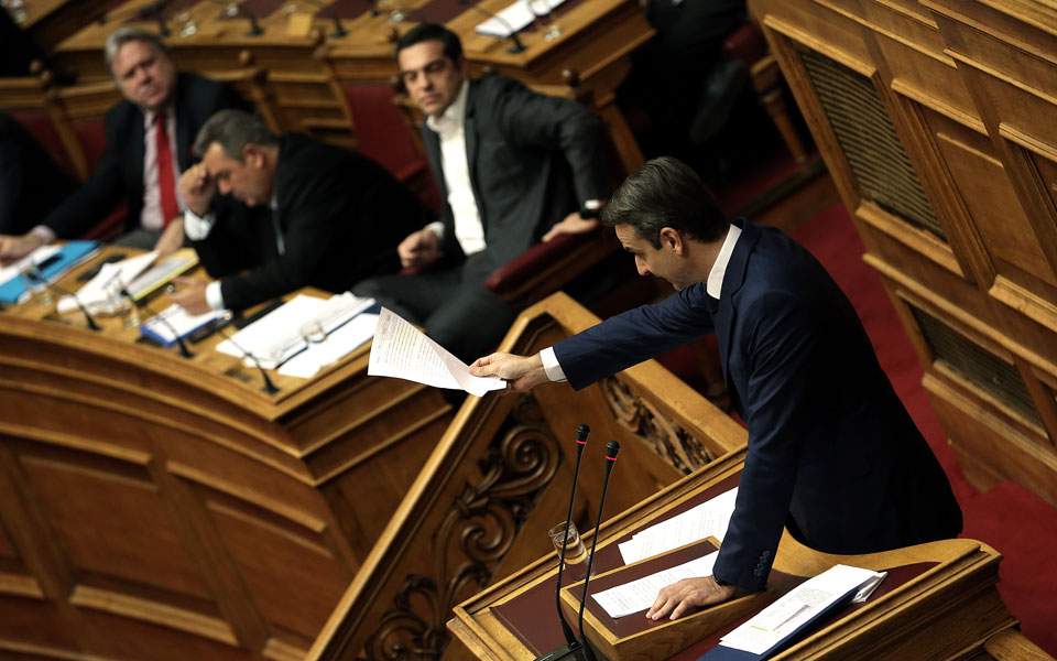 στα-άκρα-η-κόντρα-μαξίμου-νδ-για-συμφ-2255887