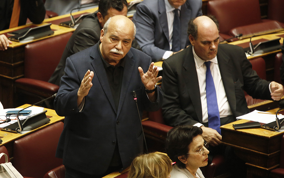 βουλή-αποβλήθηκε-η-χρυσή-αυγή-από-τη-συ-2256282