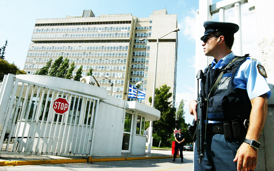 απόπειρα-εισβολής-στο-υπουργείο-προσ-2255363