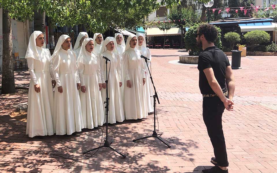 η-ηλέκτρα-στην-πλατεία-αγίας-ειρήνη-2260205