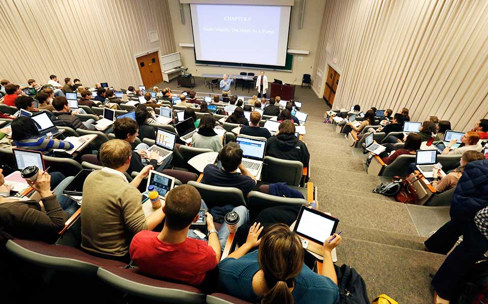 πιο-ανοιχτοχέρηδες-οι-ελληνες-φοιτ-2260175