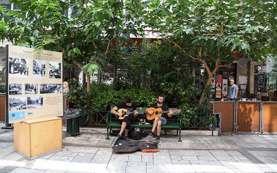 ενα-τρίγωνο-μεγαλώνει-στην-αθήνα-2260479