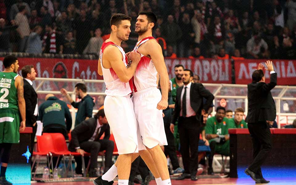 ολυμπιακός-επιμένει-και-φέτος-ελληνι-2260654