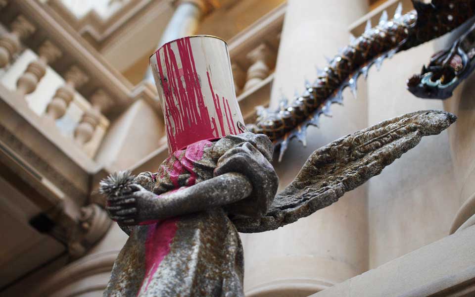 παρέμβαση-μπάνκσι-για-τις-βιβλιοθήκε-2260751