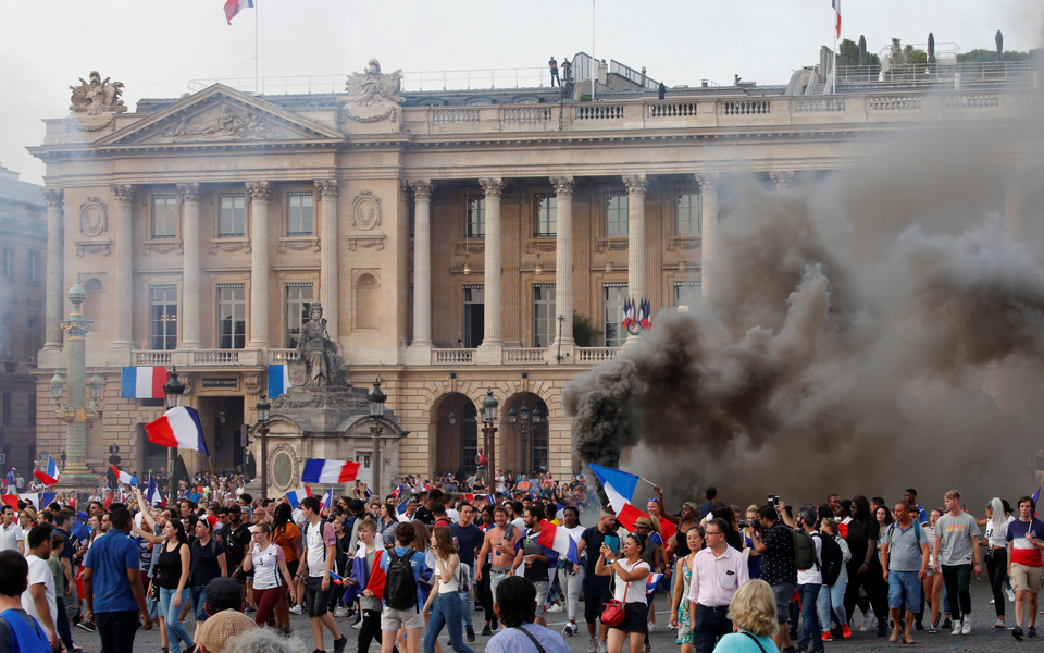εκατοντάδες-άτομα-υπό-κράτηση-για-τα-ε-2262544
