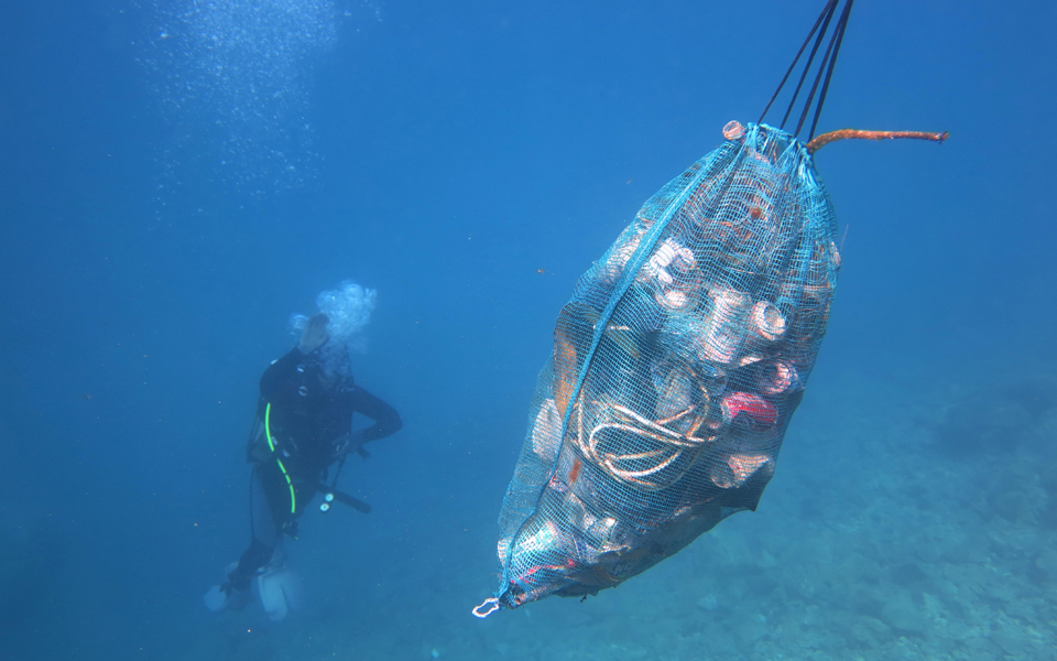 ξαπλώστρες-και-λάστιχα-ο-θησαυρός-τ-2264531