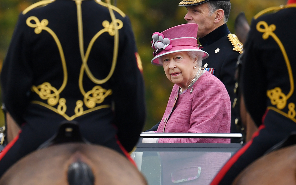 μοιραζόμαστε-τον-πόνο-σας-ξένοι-2264570