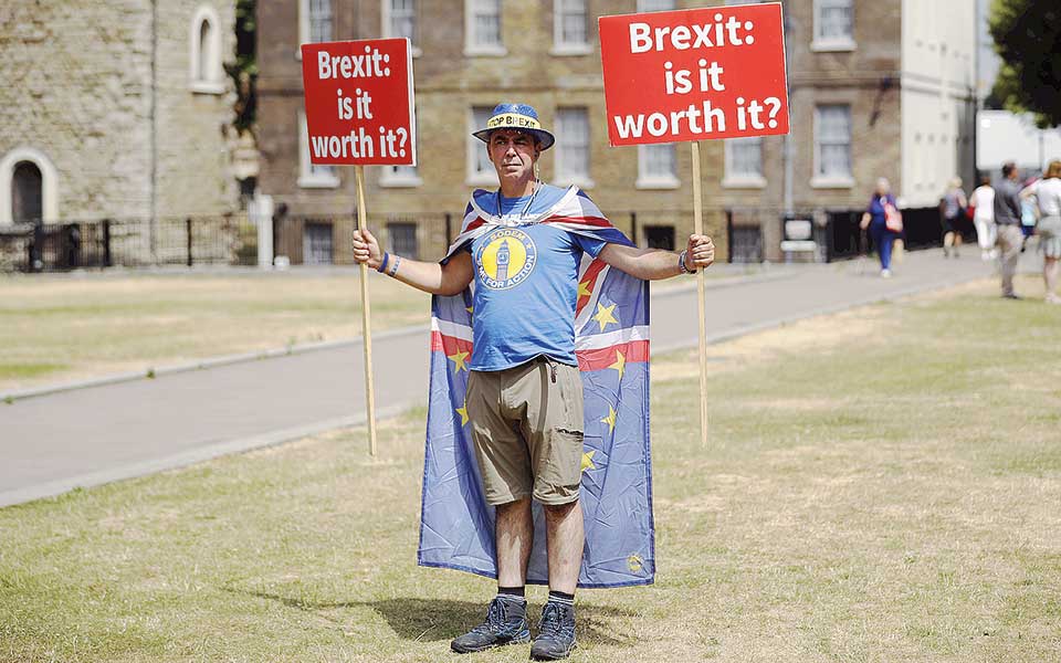 σε-δεινή-κρίση-μέι-και-brexit-2261307