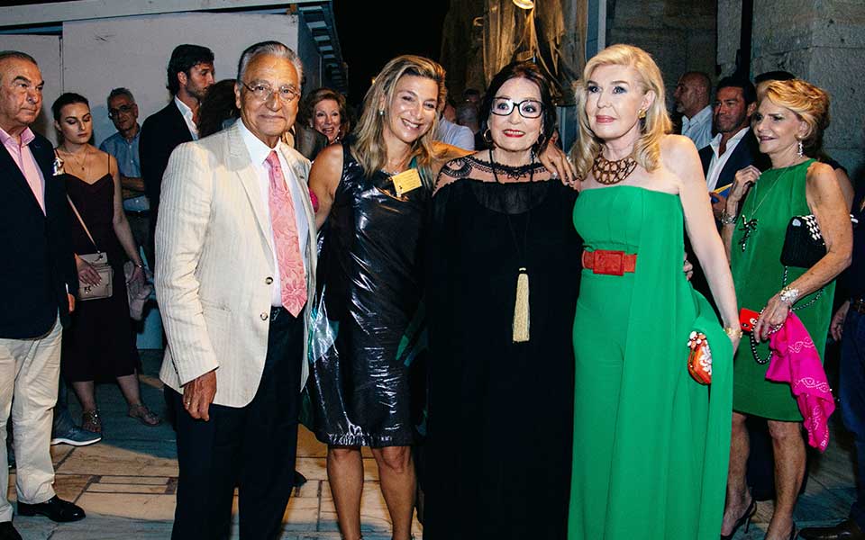 νάνα-μούσχουρη-το-παντοτινό-λευκό-ρόδ-2261410