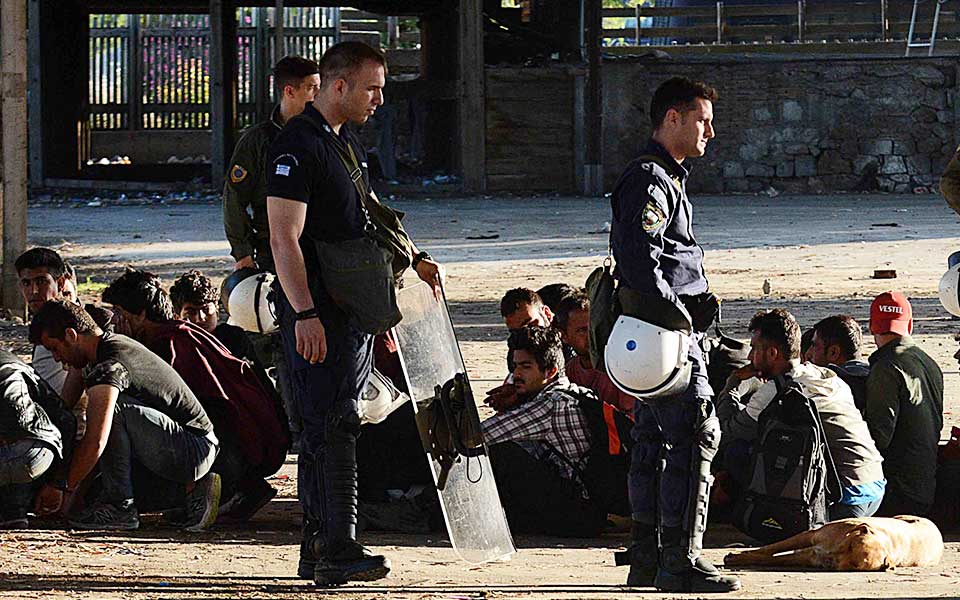 οι-διακινητές-πολιορκούν-ακόμη-την-2261586