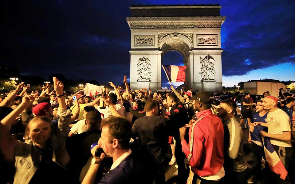 ξενύχτησε-το-παρίσι-για-την-πρόκριση-τ-2261775