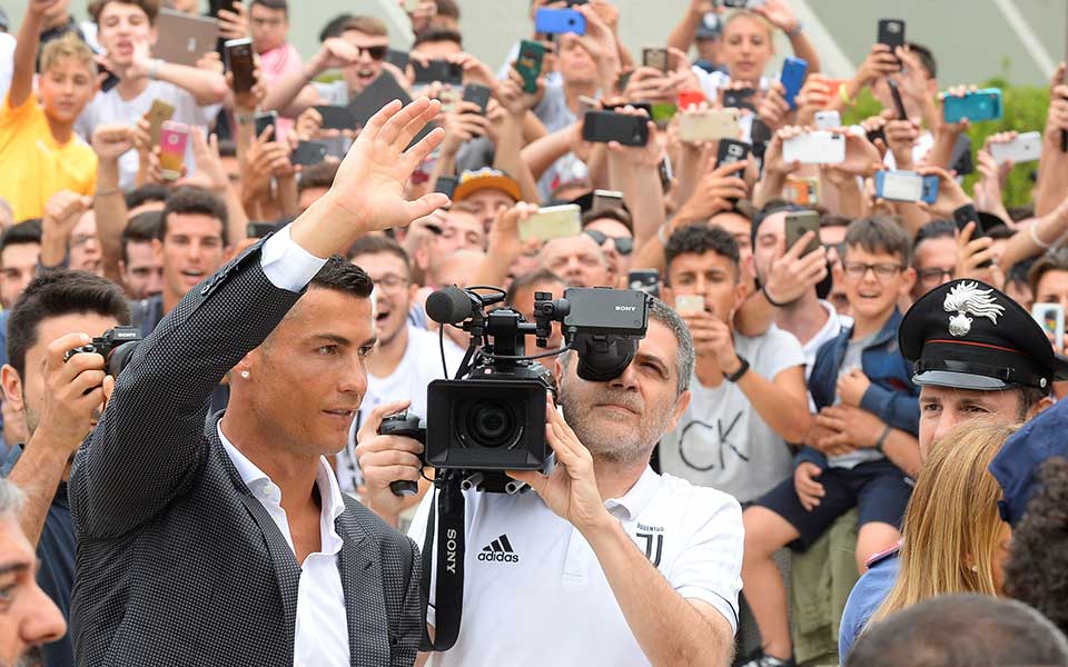 ενας-έφηβος-για-τη-μεγάλη-κυρία-2262646