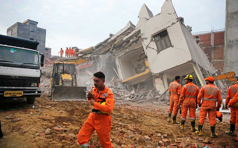 ινδία-κατέρρευσε-εξαώροφη-πολυκατοι-2262800