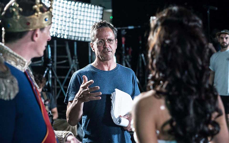 μια-σύγχρονη-προκλητική-διασκευή-του-2263110