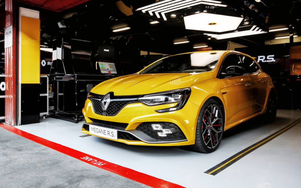 εντυπωσιάζει-το-νέο-renault-megane-rs-trophy-2263206