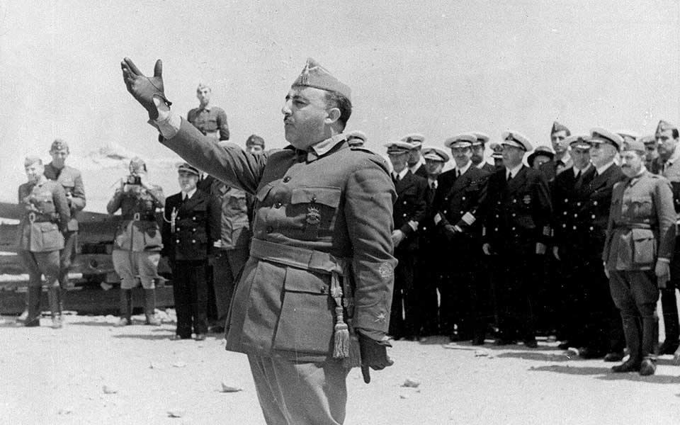 απομακρύνονται-τα-οστά-του-φράνκο-2263466