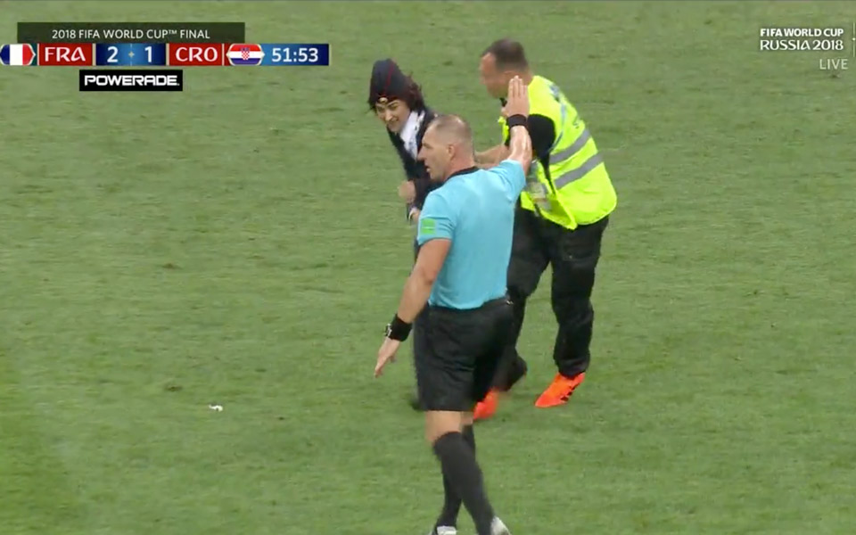 οι-pussy-riot-ανέλαβαν-την-ευθύνη-της-εισβολής-2262457