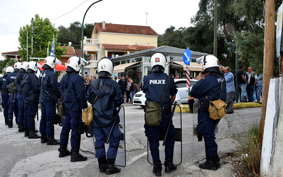 οι-αντιμνημονιακοί-και-τα-σκουπίδια-2261045