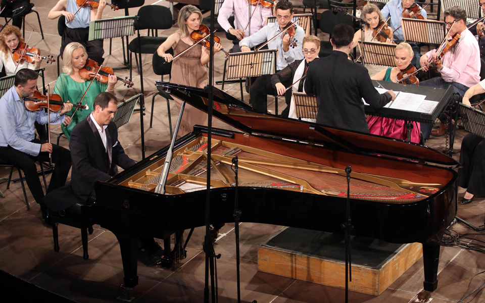 γιώργος-λαζαρίδης-πιανίστας-με-εντυπ-2263393