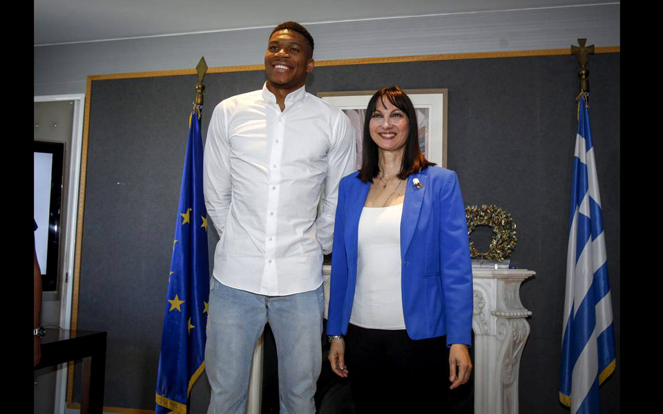 ενας-σταρ-για-την-ελλάδα-2261207