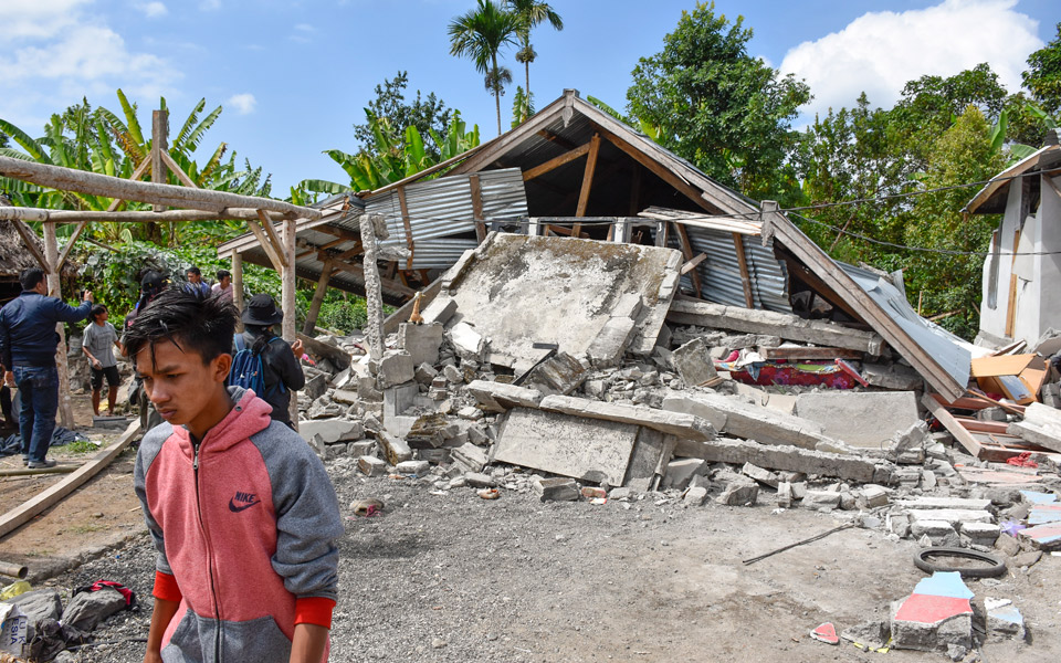 ινδονησία-εκατοντάδες-αποκλεισμένο-2264960