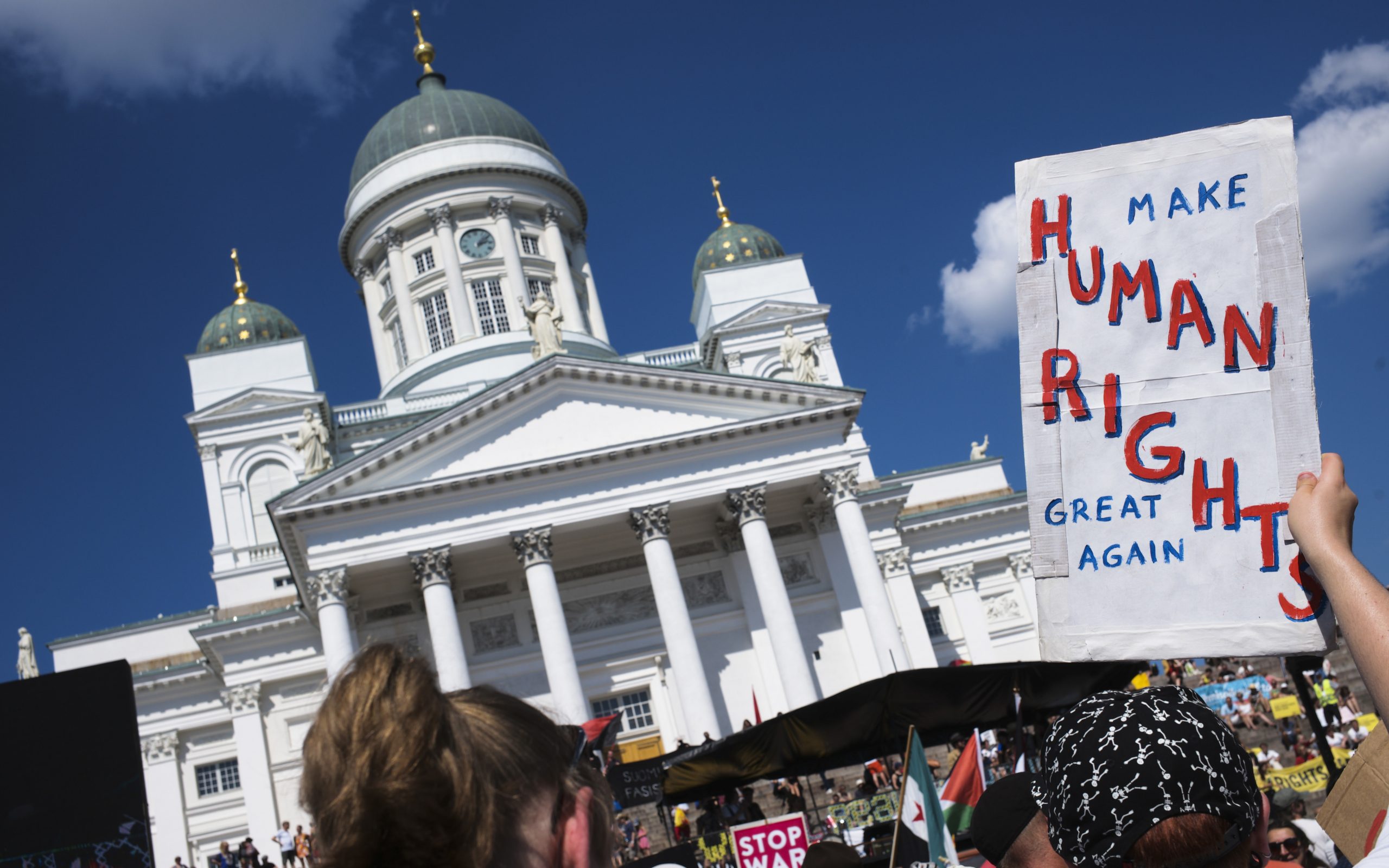 ελνσίνκι-μεγάλη-διαδήλωση-μια-ημέρα-π-2262452