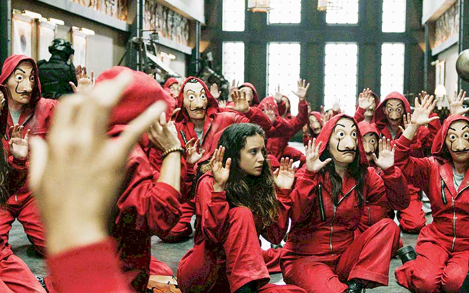 οσο-εσείς-παρακολουθείτε-εμείς-τυπών-2263128