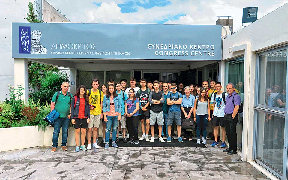 η-αγάπη-για-την-επιστήμη-ένωσε-24-μαθητέ-2262084