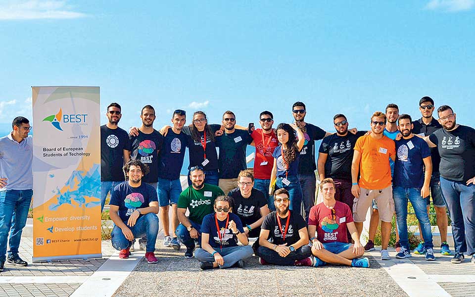 ευρωπαίοι-φοιτητές-εκπαιδεύονται-στ-2260484