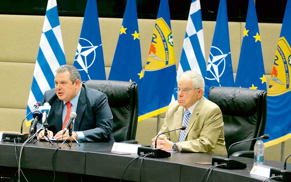 σε-διαρκή-παράκρουση-η-συγκυβέρνηση-2260068