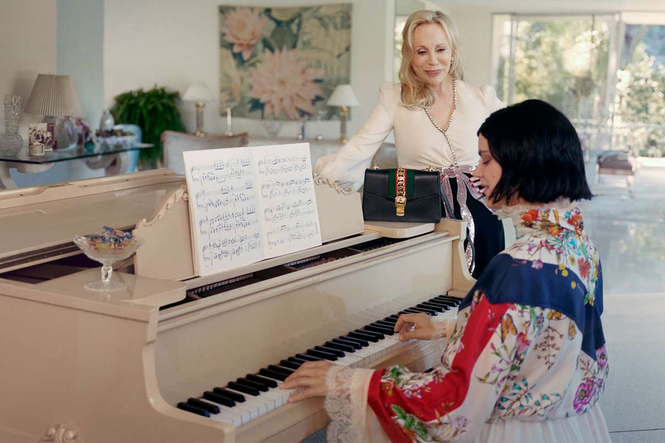 η-77χρονη-φέι-ντάναγουεϊ-είναι-η-νέα-μού-2264371