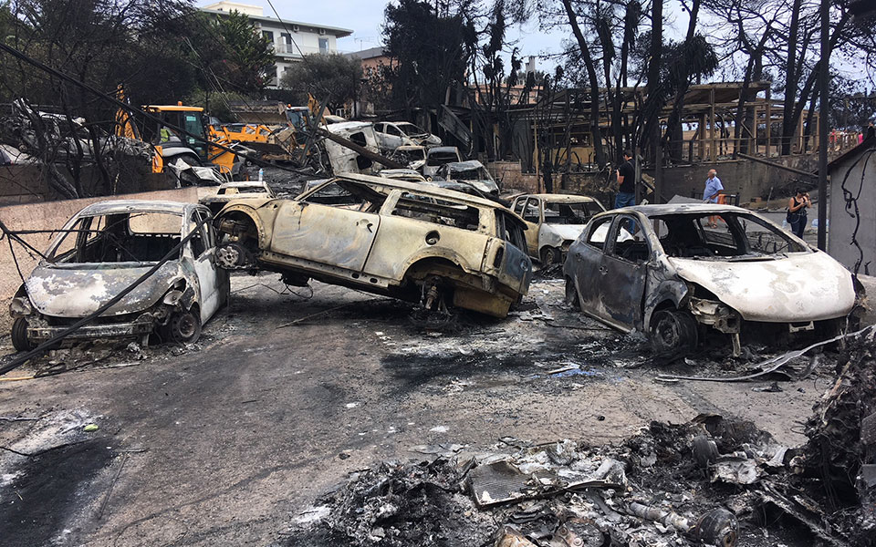 συμβολή-των-οδών-δημοκρατίας-και-ειρή-2264102