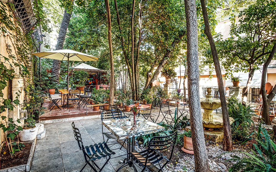 στο-βάθος-κήπος-2263312