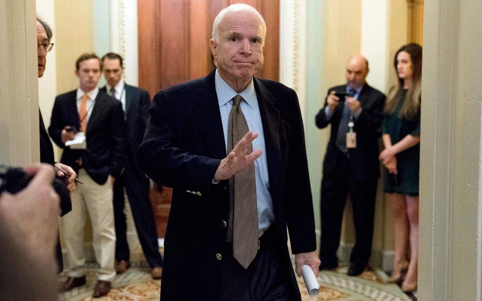 μακέιν-τραγικό-λάθος-η-συνάντηση-το-2262602