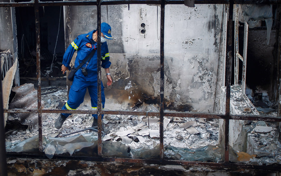 εθελοντές-οικοδόμοι-προσφέρουν-τις-υ-2264221