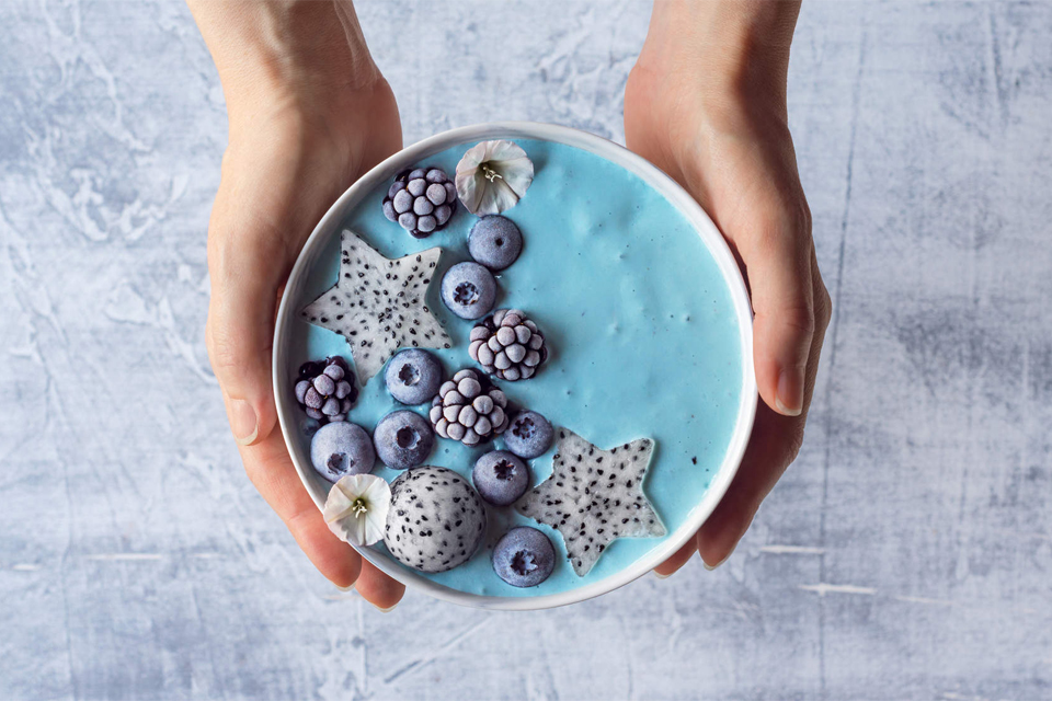 blue-matcha-η-νέα-τάση-στη-διατροφή-είναι-μπλε-2263774