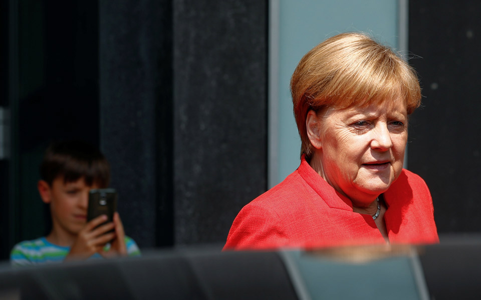 η-μέρκελ-χαιρετίζει-την-πρόσκληση-τρα-2263361