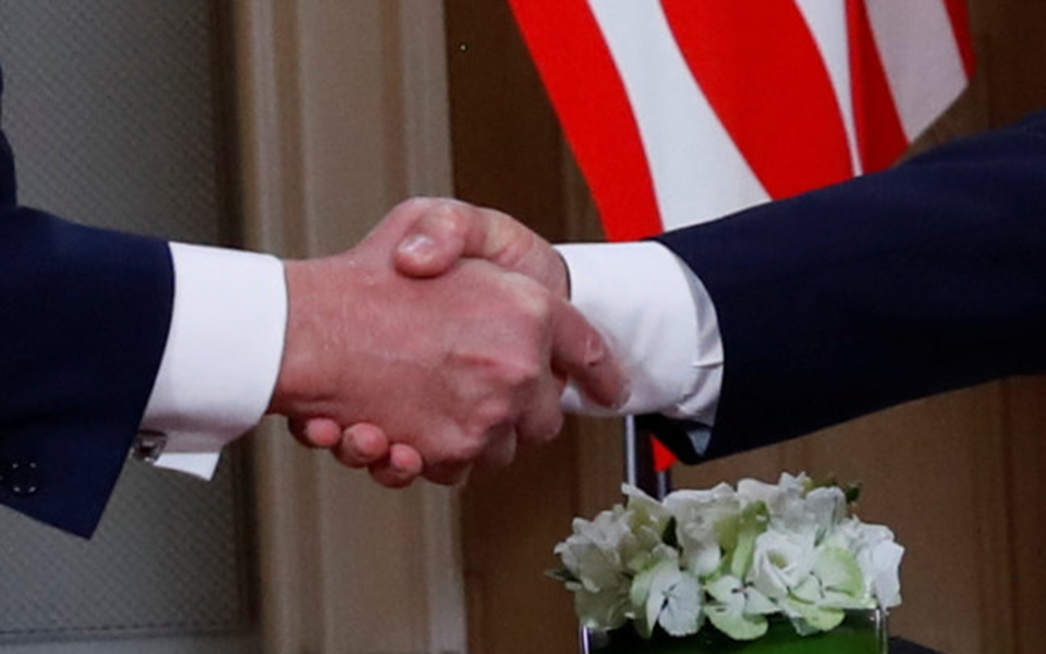 η-αμήχανη-χειραψία-πούτιν-τραμπ-φωτο-2262543