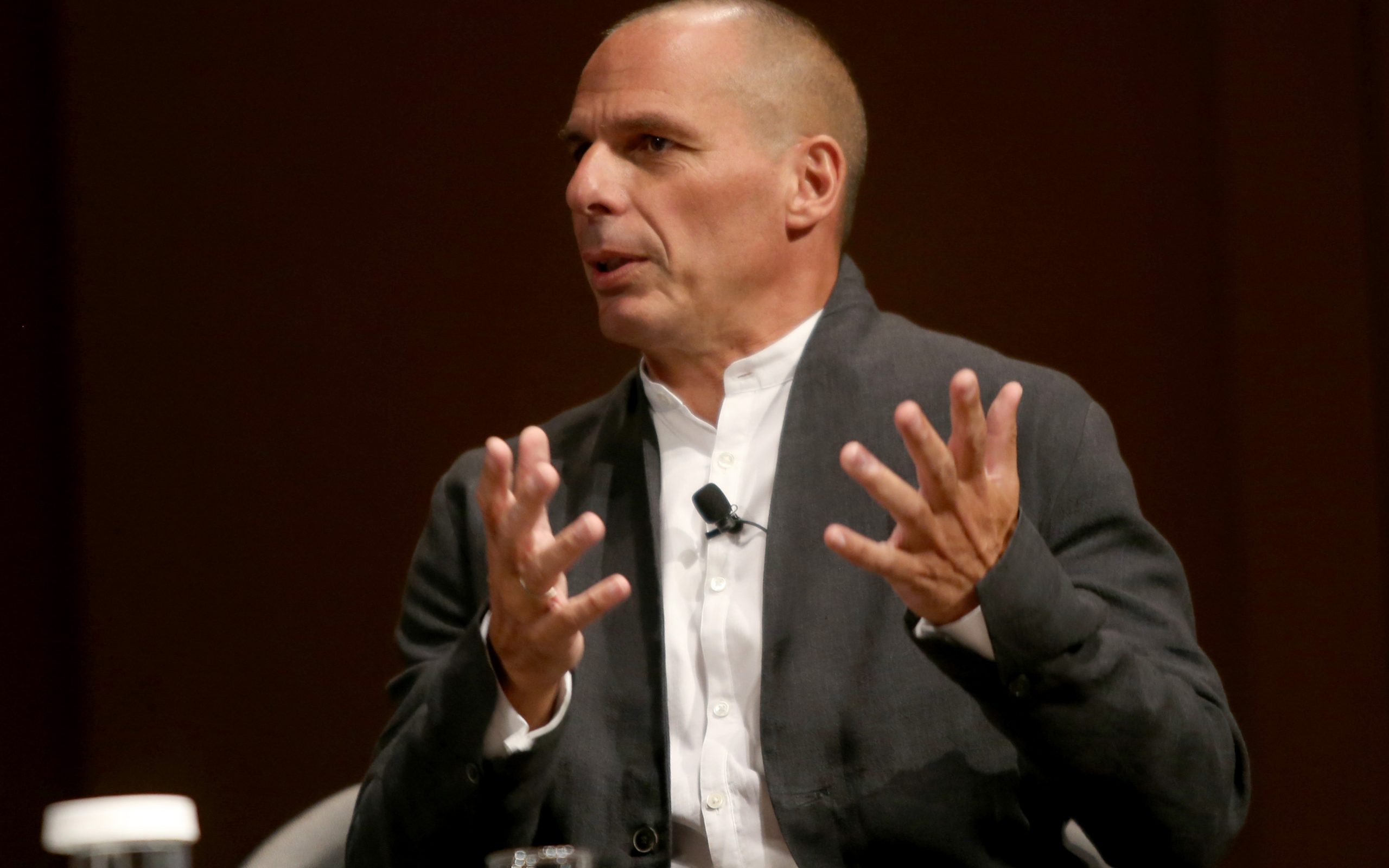 το-σχόλιο-του-βαρουφάκη-για-την-επέτει-2260555