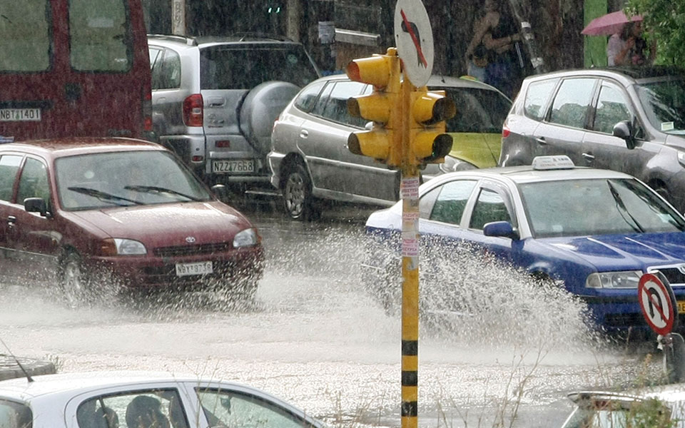 καταρρακτώδης-βροχή-και-χαλαζόπτωση-2263800