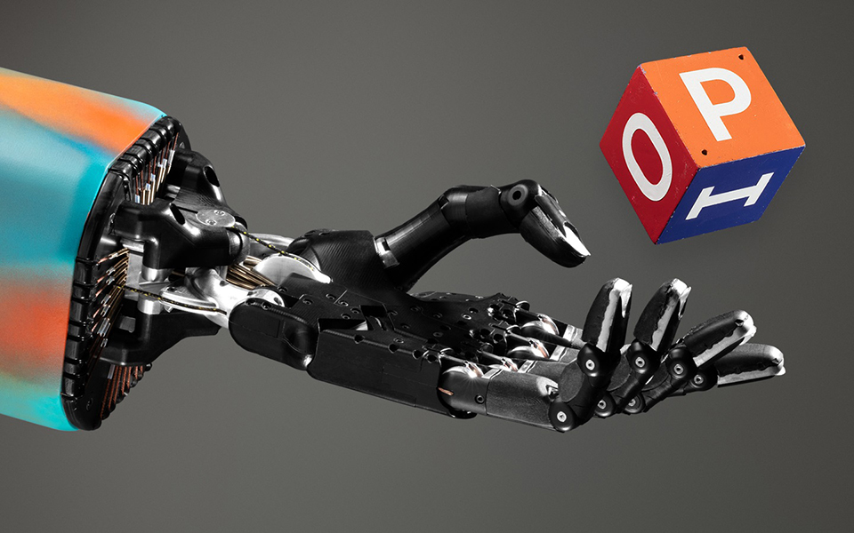 nέο-επιδέξιο-ρομποτικό-χέρι-που-παίζει-2265143