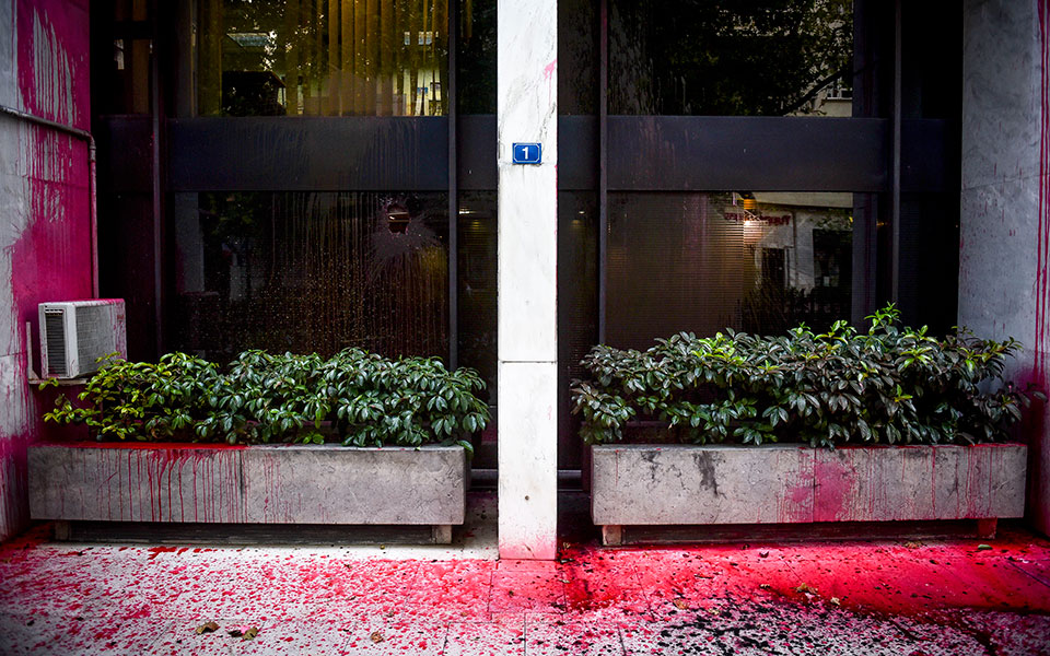 επίθεση-ρουβίκωνα-στο-υπουργείο-εξωτ-2263712