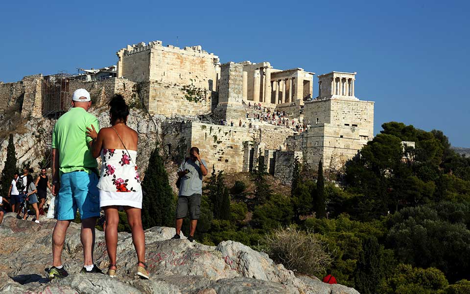 κατά-102-αυξήθηκαν-οι-αφίξεις-τουριστών-2265314