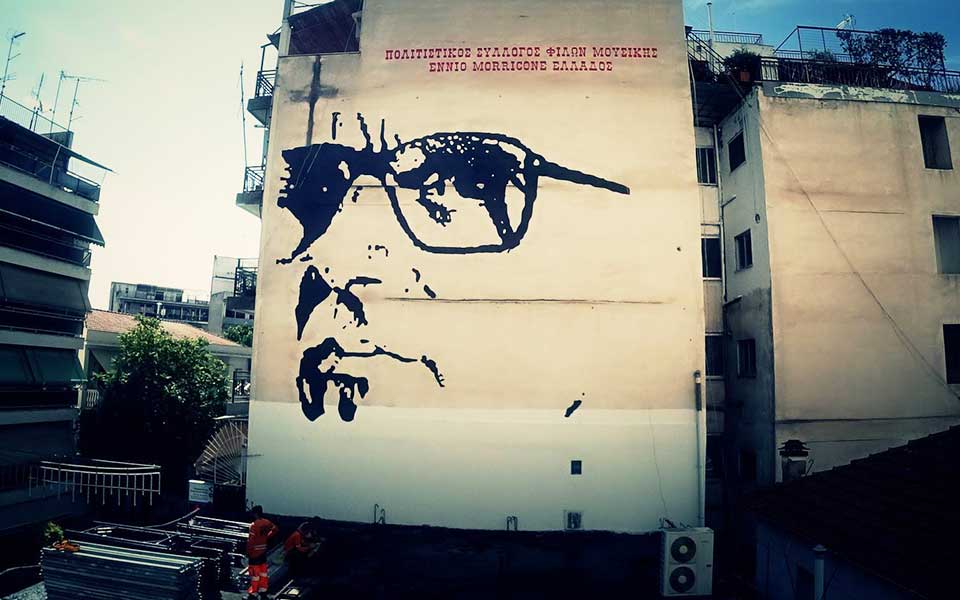 ο-ενιο-μορικόνε-σε-πολυκατοικία-της-λ-2266599