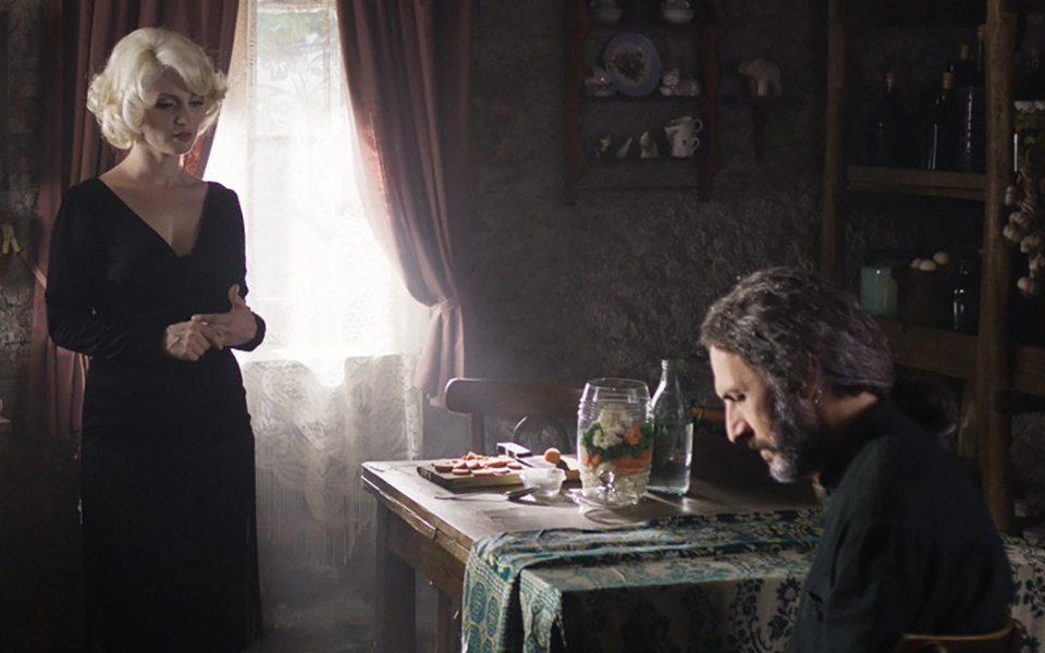 νέες-ταινίες-ιερέας-σε-δίλημμα-και-γκρ-2270200