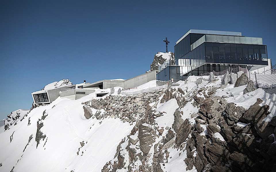 τα-σκηνικά-του-007-σε-ένα-μουσείο-στην-αυσ-2266977